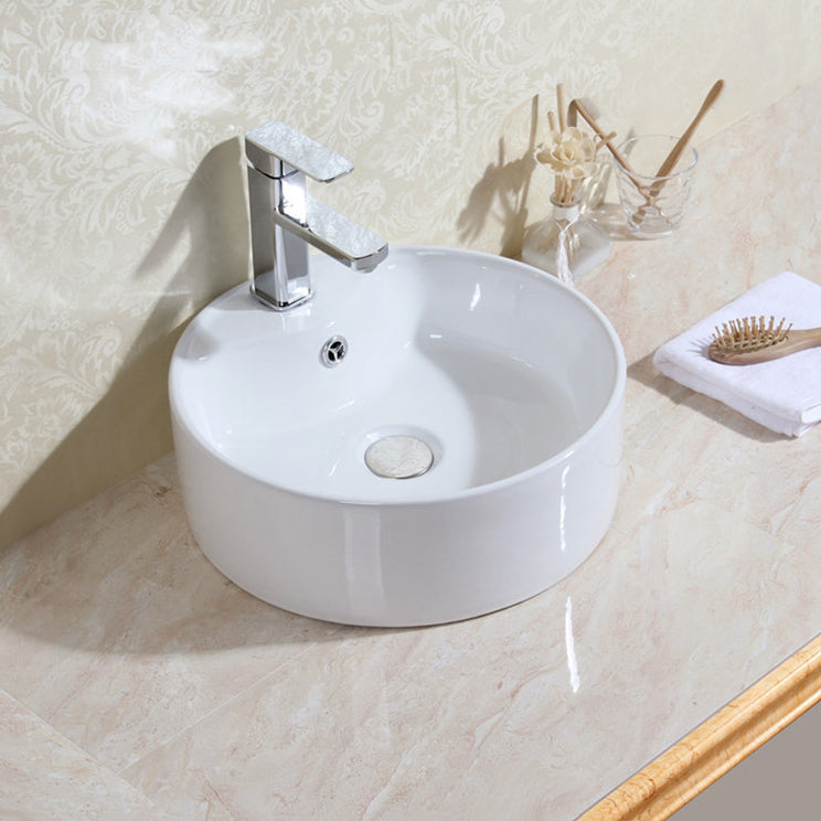 Modern Bathroom Sink Porcelain Round with Overflow and Pop-Up Drain Vessel Lavatory Sink 15.7"L x 15.7"W x 5.9"H Clearhalo 'Bathroom Remodel & Bathroom Fixtures' 'Bathroom Sinks & Faucet Components' 'Bathroom Sinks' 'bathroom_sink' 'Home Improvement' 'home_improvement' 'home_improvement_bathroom_sink' 6328015