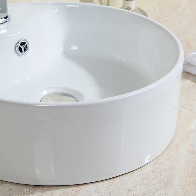 Modern Bathroom Sink Porcelain Round with Overflow and Pop-Up Drain Vessel Lavatory Sink Clearhalo 'Bathroom Remodel & Bathroom Fixtures' 'Bathroom Sinks & Faucet Components' 'Bathroom Sinks' 'bathroom_sink' 'Home Improvement' 'home_improvement' 'home_improvement_bathroom_sink' 6328018