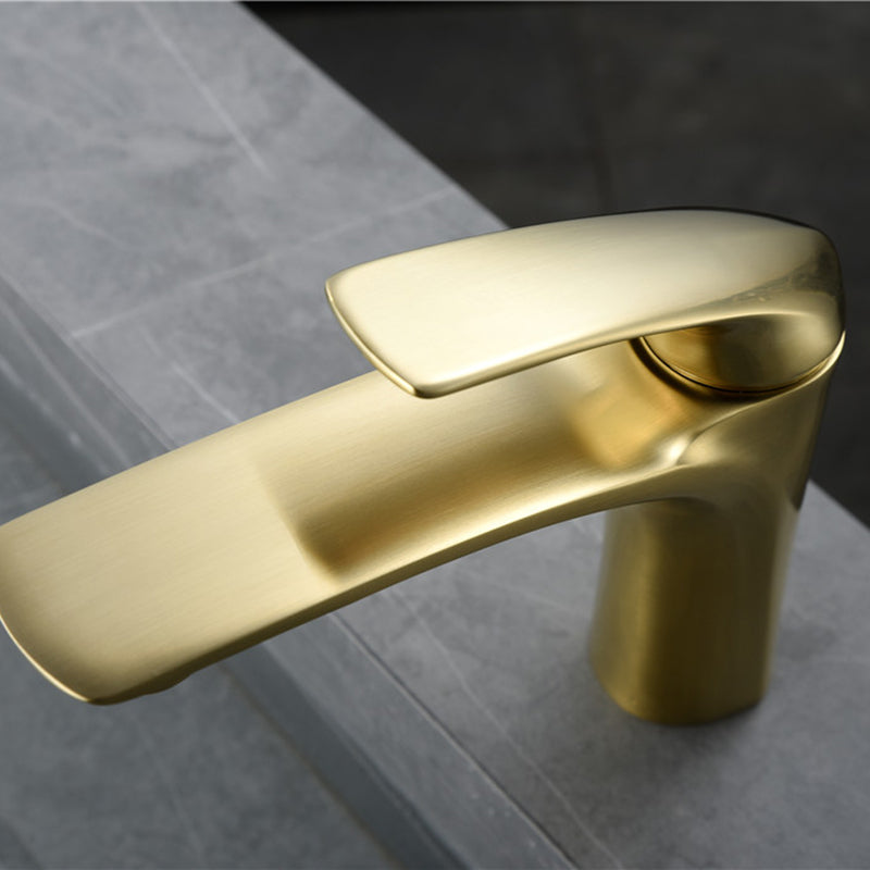 Modern Style Centerset Faucet Lever Handles Faucet for Bathroom Clearhalo 'Bathroom Remodel & Bathroom Fixtures' 'Bathroom Sink Faucets' 'Bathroom Sinks & Faucet Components' 'bathroom_sink_faucets' 'Home Improvement' 'home_improvement' 'home_improvement_bathroom_sink_faucets' 6333159