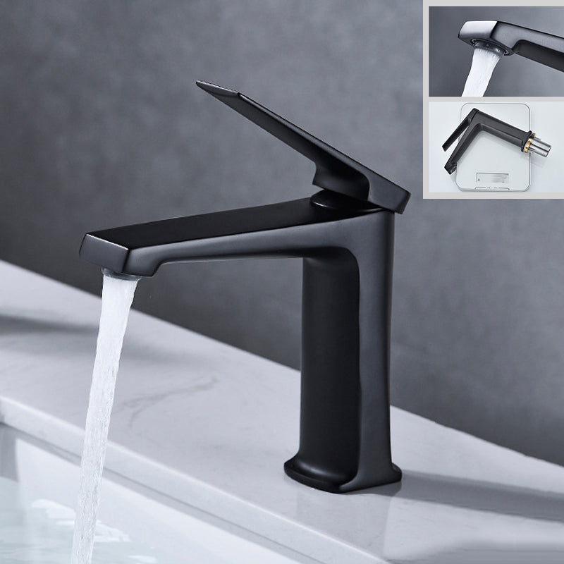 Contemporary Vessel Faucet Copper Lever Handles Low Arc Vessel Faucet Negro Clearhalo 'bathroom_sink_faucets' 'Conjunta de Baño y Conjunta de Grifo' 'Coronamiento de Baño y Dispositivo de Baño' 'Grifo del lavabo del baño' 'Hogar' 'home_improvement' 'home_improvement_bathroom_sink_faucets' 'Mejoras para el hogar' 6352904