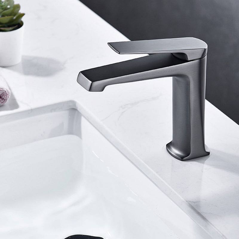 Contemporary Vessel Faucet Copper Lever Handles Low Arc Vessel Faucet Clearhalo 'bathroom_sink_faucets' 'Conjunta de Baño y Conjunta de Grifo' 'Coronamiento de Baño y Dispositivo de Baño' 'Grifo del lavabo del baño' 'Hogar' 'home_improvement' 'home_improvement_bathroom_sink_faucets' 'Mejoras para el hogar' 6352917