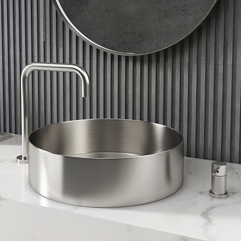 Modern Vessel Bathroom Sink Metal Round with Pop-Up Drain Wash Stand Clearhalo 'Bathroom Remodel & Bathroom Fixtures' 'Bathroom Sinks & Faucet Components' 'Bathroom Sinks' 'bathroom_sink' 'Home Improvement' 'home_improvement' 'home_improvement_bathroom_sink' 6417454