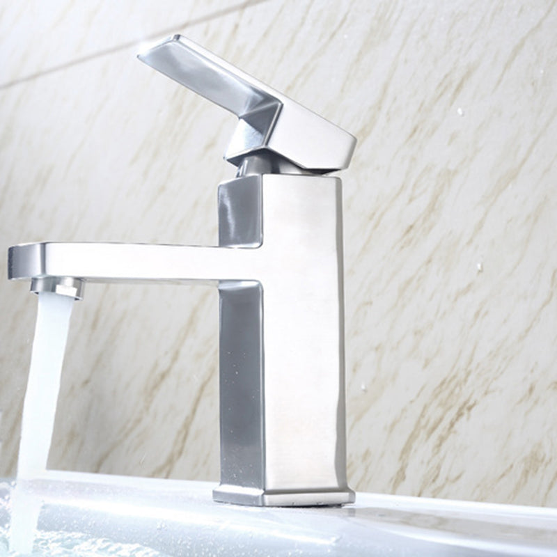 Basic Sink Faucet Plain Low Arc Metal Centerset Sink Faucet for Bathroom Clearhalo 'Bathroom Remodel & Bathroom Fixtures' 'Bathroom Sink Faucets' 'Bathroom Sinks & Faucet Components' 'bathroom_sink_faucets' 'Home Improvement' 'home_improvement' 'home_improvement_bathroom_sink_faucets' 6423121