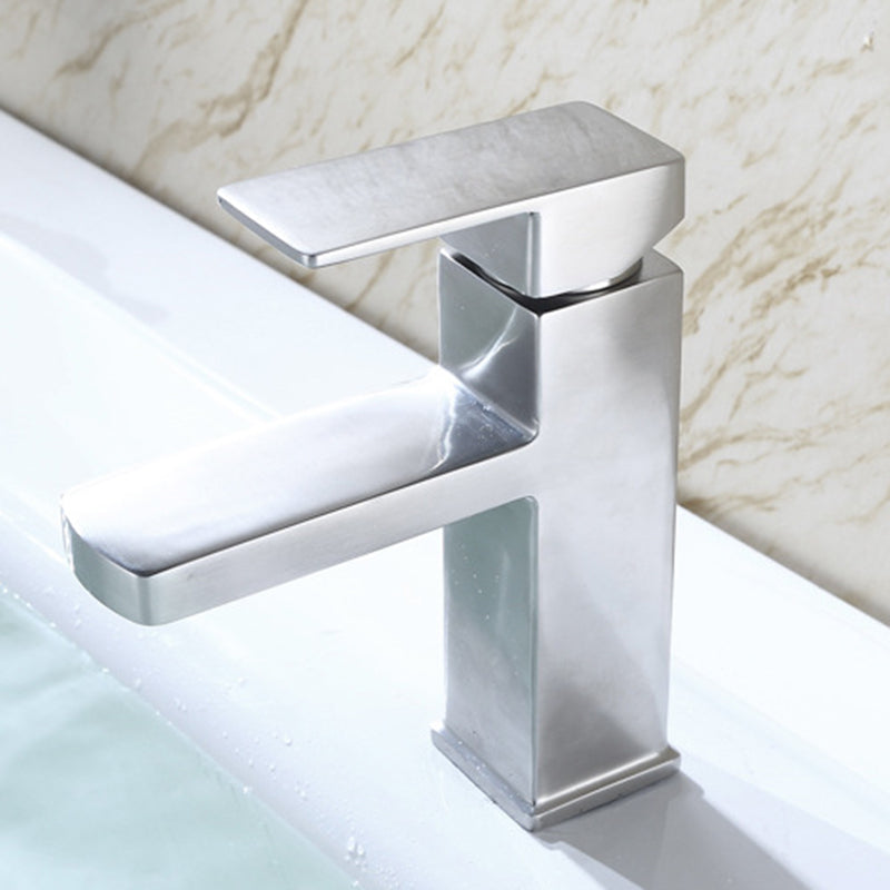 Basic Sink Faucet Plain Low Arc Metal Centerset Sink Faucet for Bathroom Clearhalo 'Bathroom Remodel & Bathroom Fixtures' 'Bathroom Sink Faucets' 'Bathroom Sinks & Faucet Components' 'bathroom_sink_faucets' 'Home Improvement' 'home_improvement' 'home_improvement_bathroom_sink_faucets' 6423123