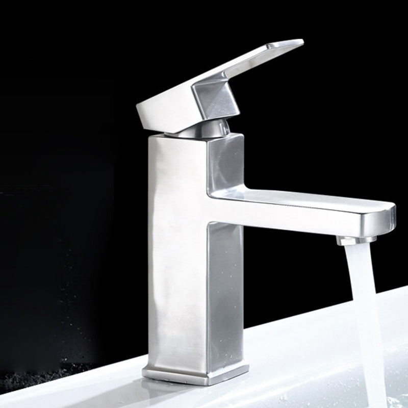 Basic Sink Faucet Plain Low Arc Metal Centerset Sink Faucet for Bathroom Clearhalo 'Bathroom Remodel & Bathroom Fixtures' 'Bathroom Sink Faucets' 'Bathroom Sinks & Faucet Components' 'bathroom_sink_faucets' 'Home Improvement' 'home_improvement' 'home_improvement_bathroom_sink_faucets' 6423124