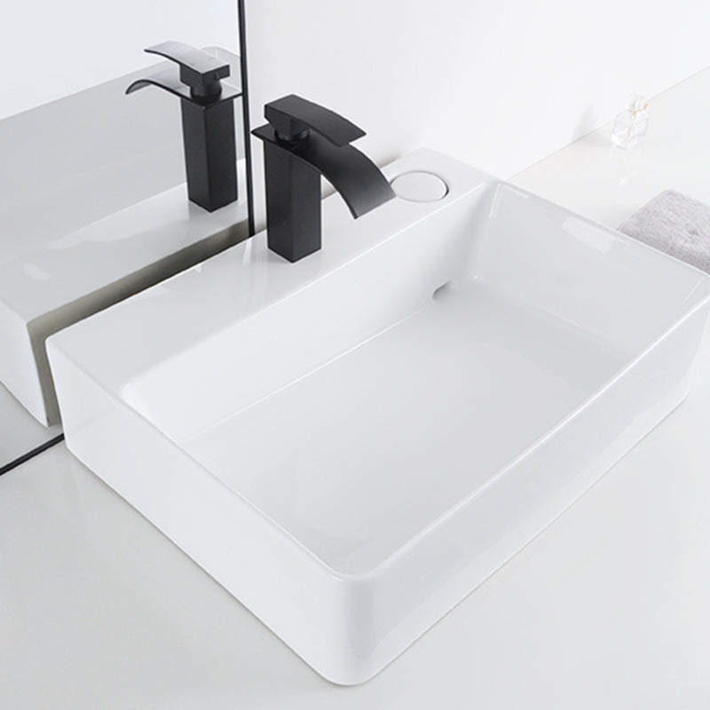 Contemporary Bathroom Sink Single Faucet Hole Porcelain Rectangular Vessel Bathroom Sink Clearhalo 'Bathroom Remodel & Bathroom Fixtures' 'Bathroom Sinks & Faucet Components' 'Bathroom Sinks' 'bathroom_sink' 'Home Improvement' 'home_improvement' 'home_improvement_bathroom_sink' 6511374