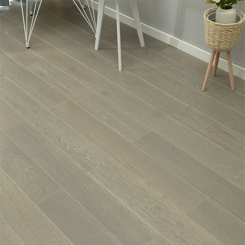 Modern Medium Laminate Flooring Natural Oak Laminate Plank Flooring Clearhalo 'Flooring 'Home Improvement' 'home_improvement' 'home_improvement_laminate_flooring' 'Laminate Flooring' 'laminate_flooring' Walls and Ceiling' 6528653