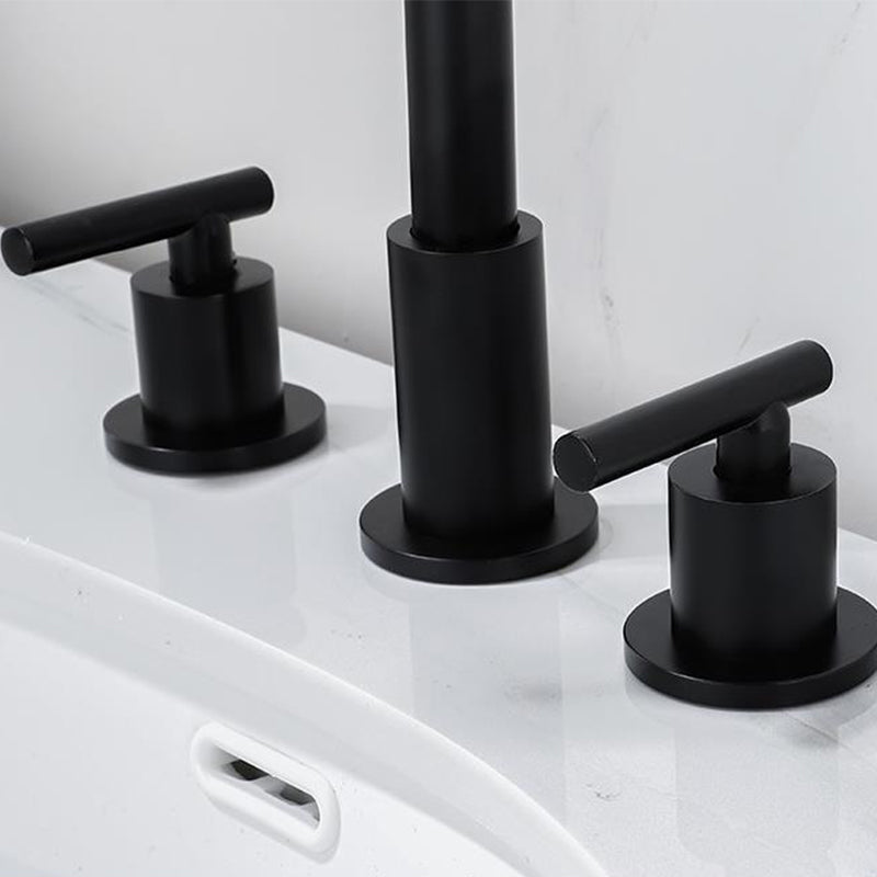 High-Arc Sink Faucet 3 Hole Lever Handle Bathroom Faucet with Water Hose Clearhalo 'Accueil' 'Amélioration Domiciliaire' 'bathroom_sink_faucets' 'Ensembles de Lavabo & de Robinet de Toilette' 'home_improvement' 'home_improvement_bathroom_sink_faucets' 'Robinet de Lavabo de Salle de Bain' 'Rénovation et Équipement de Salle de Bain' 6615502