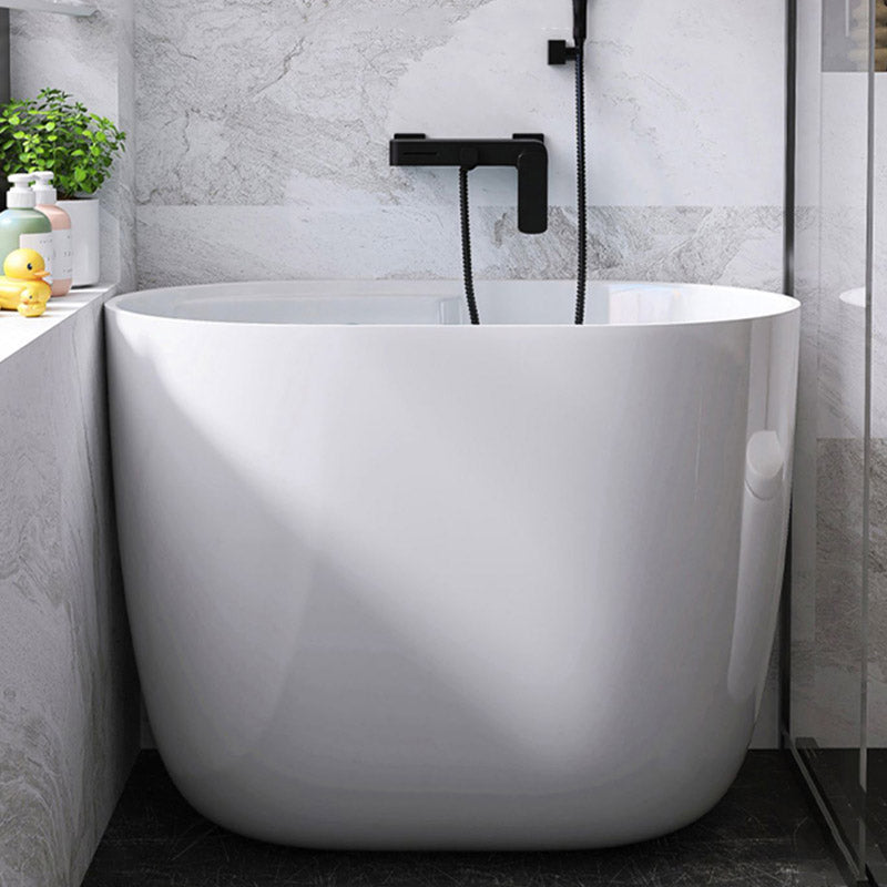 Modern Style Freestanding Bath Tub Oval Acrylic Soaking Bathtub in White Clearhalo 'Bathroom Remodel & Bathroom Fixtures' 'Bathtubs' 'Home Improvement' 'home_improvement' 'home_improvement_bathtubs' 'Showers & Bathtubs' 6639869