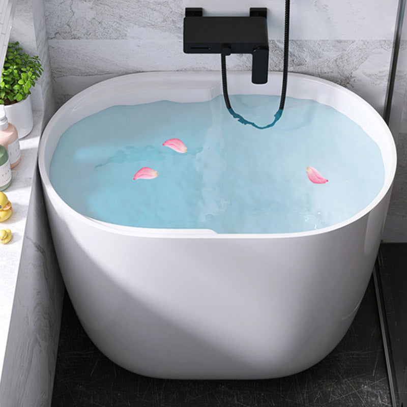 Modern Style Freestanding Bath Tub Oval Acrylic Soaking Bathtub in White Clearhalo 'Bathroom Remodel & Bathroom Fixtures' 'Bathtubs' 'Home Improvement' 'home_improvement' 'home_improvement_bathtubs' 'Showers & Bathtubs' 6639871