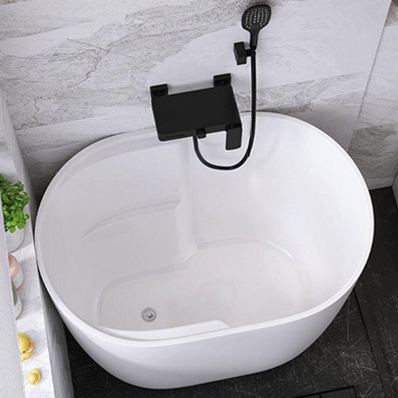 Modern Style Freestanding Bath Tub Oval Acrylic Soaking Bathtub in White Clearhalo 'Bathroom Remodel & Bathroom Fixtures' 'Bathtubs' 'Home Improvement' 'home_improvement' 'home_improvement_bathtubs' 'Showers & Bathtubs' 6639872