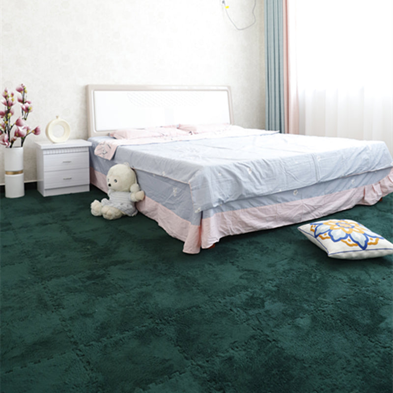 Fade Resistant Level Loop Carpet Tile Non-Skid Interlocking Bedroom Carpet Tiles Blackish Green 12" x 12" Clearhalo 'Carpet Tiles & Carpet Squares' 'carpet_tiles_carpet_squares' 'Flooring 'Home Improvement' 'home_improvement' 'home_improvement_carpet_tiles_carpet_squares' Walls and Ceiling' 6643094