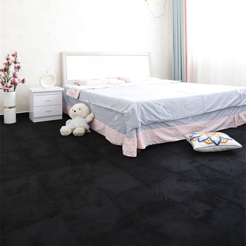 Fade Resistant Level Loop Carpet Tile Non-Skid Interlocking Bedroom Carpet Tiles Black 12" x 12" Clearhalo 'Carpet Tiles & Carpet Squares' 'carpet_tiles_carpet_squares' 'Flooring 'Home Improvement' 'home_improvement' 'home_improvement_carpet_tiles_carpet_squares' Walls and Ceiling' 6643095