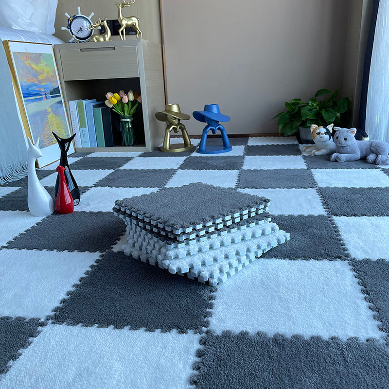 Modern Carpet Floor Tile Level Loop Interlocking Non-Skid Carpet Tiles Gray-White Clearhalo 'Carpet Tiles & Carpet Squares' 'carpet_tiles_carpet_squares' 'Flooring 'Home Improvement' 'home_improvement' 'home_improvement_carpet_tiles_carpet_squares' Walls and Ceiling' 6643361