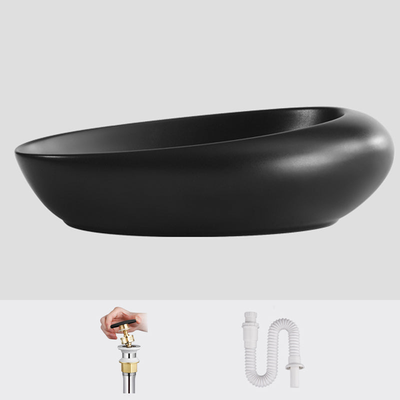 Modern Vessel Bathroom Sink Porcelain Oval Shut-Off Valve Included Vessel 18.5"L x 11.4"W x 5.1"H Black None Clearhalo 'Bathroom Remodel & Bathroom Fixtures' 'Bathroom Sinks & Faucet Components' 'Bathroom Sinks' 'bathroom_sink' 'Home Improvement' 'home_improvement' 'home_improvement_bathroom_sink' 6659068