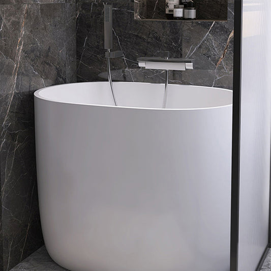 Modern Style Freestanding Bath Tub Acrylic Oval Bathtub in White Clearhalo 'Bathroom Remodel & Bathroom Fixtures' 'Bathtubs' 'Home Improvement' 'home_improvement' 'home_improvement_bathtubs' 'Showers & Bathtubs' 6688984