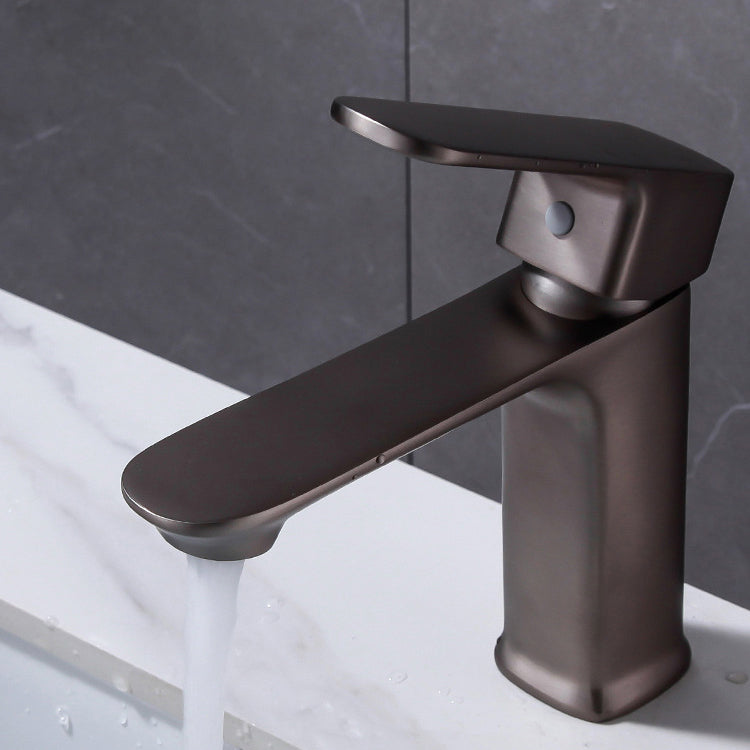 Modern Sink Faucet Pure Color Copper Vessel Sink Faucet for Bathroom Clearhalo 'bathroom_sink_faucets' 'Conjunta de Baño y Conjunta de Grifo' 'Coronamiento de Baño y Dispositivo de Baño' 'Grifo del lavabo del baño' 'Hogar' 'home_improvement' 'home_improvement_bathroom_sink_faucets' 'Mejoras para el hogar' 6713364