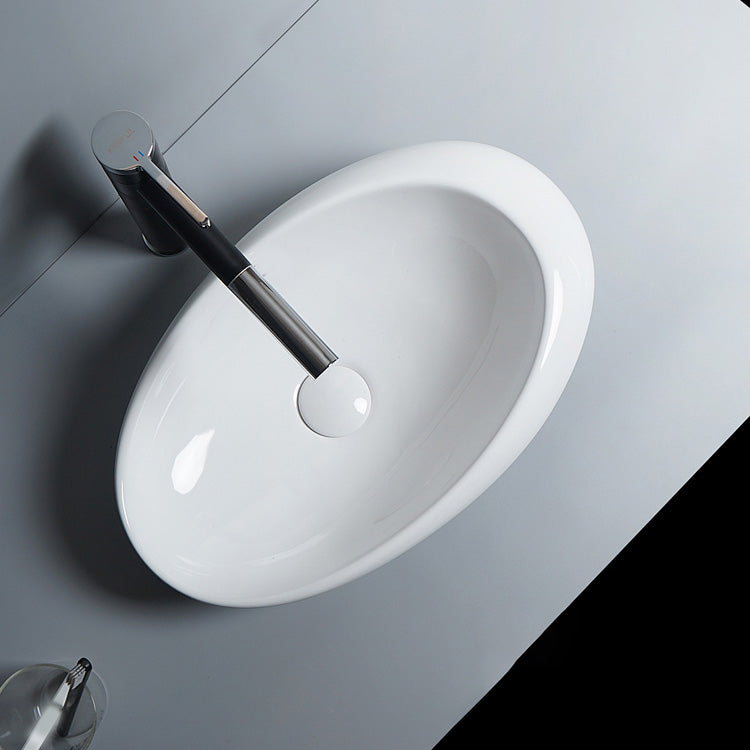 Modern Bathroom Sink Porcelain Oval-Shape Vessel Bathroom Sink with Pop-Up Drain Clearhalo 'Bathroom Remodel & Bathroom Fixtures' 'Bathroom Sinks & Faucet Components' 'Bathroom Sinks' 'bathroom_sink' 'Home Improvement' 'home_improvement' 'home_improvement_bathroom_sink' 6713764