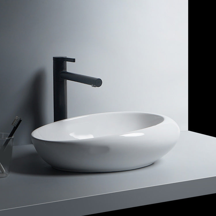 Modern Bathroom Sink Porcelain Oval-Shape Vessel Bathroom Sink with Pop-Up Drain Clearhalo 'Bathroom Remodel & Bathroom Fixtures' 'Bathroom Sinks & Faucet Components' 'Bathroom Sinks' 'bathroom_sink' 'Home Improvement' 'home_improvement' 'home_improvement_bathroom_sink' 6713765