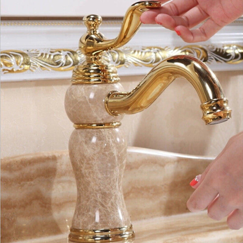 Luxury Bathroom Faucet Brass Lever Handle Low Arc Vessel Faucet Dorado Clearhalo 'bathroom_sink_faucets' 'Conjunta de Baño y Conjunta de Grifo' 'Coronamiento de Baño y Dispositivo de Baño' 'Grifo del lavabo del baño' 'Hogar' 'home_improvement' 'home_improvement_bathroom_sink_faucets' 'Mejoras para el hogar' 6756280