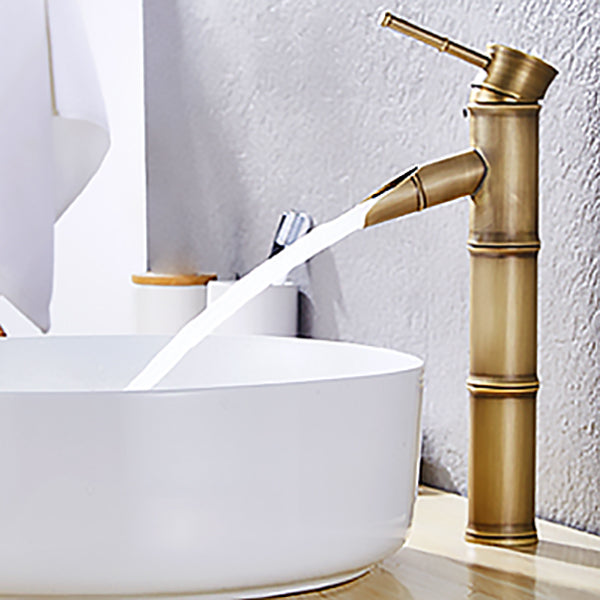 Lever Handle Farmhouse Faucet Circular Low-arc Sink Faucet for Bathroom Clearhalo 'Accueil' 'Amélioration Domiciliaire' 'bathroom_sink_faucets' 'Ensembles de Lavabo & de Robinet de Toilette' 'home_improvement' 'home_improvement_bathroom_sink_faucets' 'Robinet de Lavabo de Salle de Bain' 'Rénovation et Équipement de Salle de Bain' 6771359