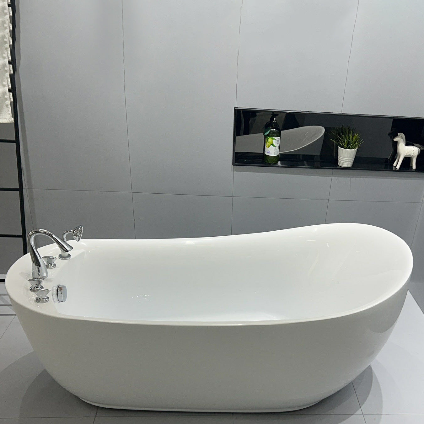 Acrylic Soaking Bathtub White Freestanding Bath for Bathroom 87"L x 39.5"W x 31.5"H Tub with Deck Faucets Clearhalo 'Bathroom Remodel & Bathroom Fixtures' 'Bathtubs' 'Home Improvement' 'home_improvement' 'home_improvement_bathtubs' 'Showers & Bathtubs' 6773973