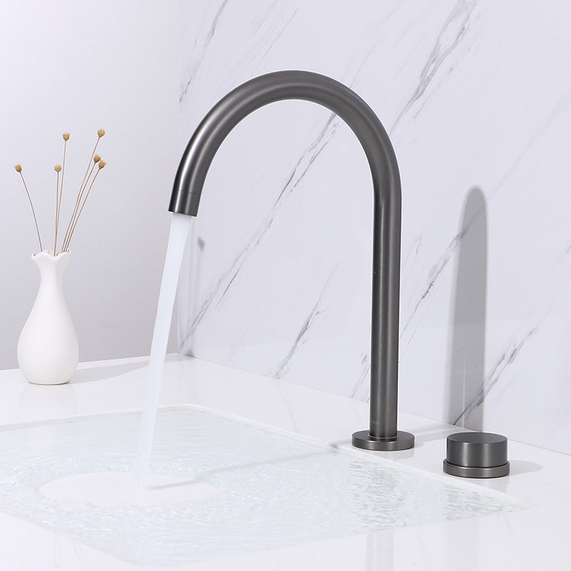 Modern Widespread Sink Faucet Knob Handle Gooseneck Arc Solid Brass Faucet Clearhalo 'bathroom_sink_faucets' 'Conjuntos de Torneiras de Lavatório e Banheiro' 'home_improvement' 'home_improvement_bathroom_sink_faucets' 'Mobiliário Doméstico' 'Página inicial' 'Renovação e equipamento de casa de banho' 'Torneira para lavatório de banheiro' 6786515