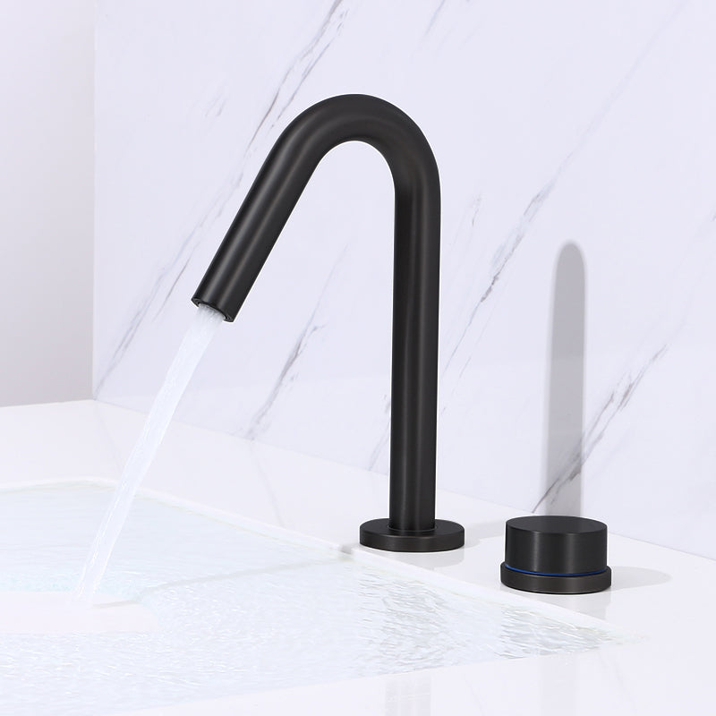 Modern Widespread Sink Faucet Knob Handle Gooseneck Arc Solid Brass Faucet Preto 9.1" Clearhalo 'bathroom_sink_faucets' 'Conjuntos de Torneiras de Lavatório e Banheiro' 'home_improvement' 'home_improvement_bathroom_sink_faucets' 'Mobiliário Doméstico' 'Página inicial' 'Renovação e equipamento de casa de banho' 'Torneira para lavatório de banheiro' 6786523