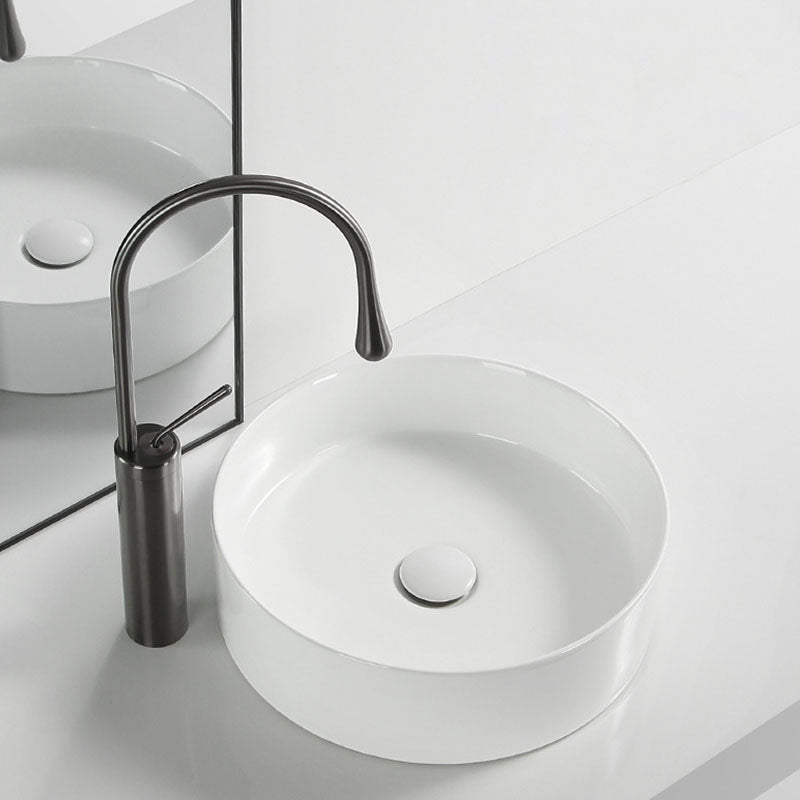 Modern Round Bathroom Sink Pop-Up Drain Vessel Bathroom Sink in white Clearhalo 'Bathroom Remodel & Bathroom Fixtures' 'Bathroom Sinks & Faucet Components' 'Bathroom Sinks' 'bathroom_sink' 'Home Improvement' 'home_improvement' 'home_improvement_bathroom_sink' 6836089