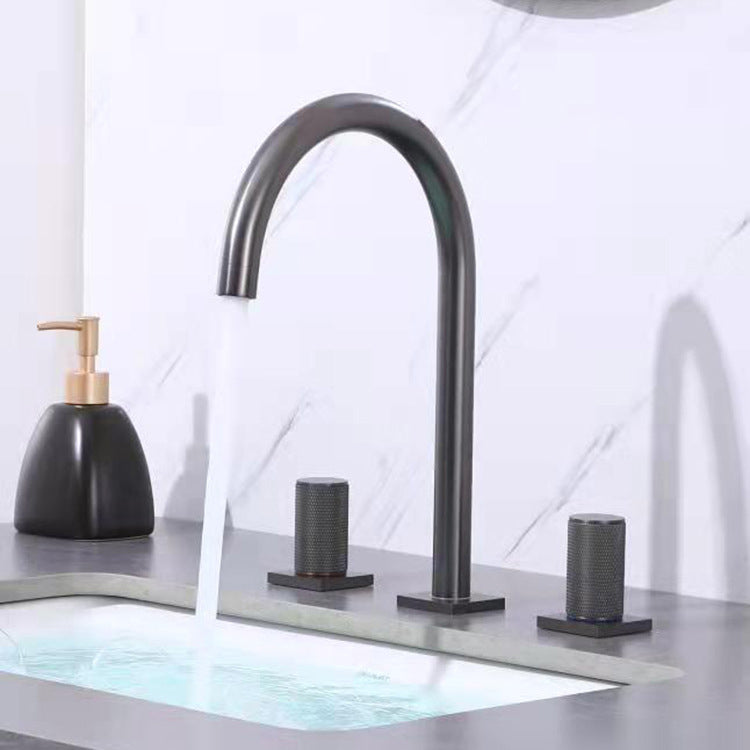 Luxury 8.97" H Vanity Sink Faucet Circular Lever Handle Basin Faucet Plata Gris Lujoso 2 Handles Clearhalo 'bathroom_sink_faucets' 'Conjunta de Baño y Conjunta de Grifo' 'Coronamiento de Baño y Dispositivo de Baño' 'Grifo del lavabo del baño' 'Hogar' 'home_improvement' 'home_improvement_bathroom_sink_faucets' 'Mejoras para el hogar' 6914098