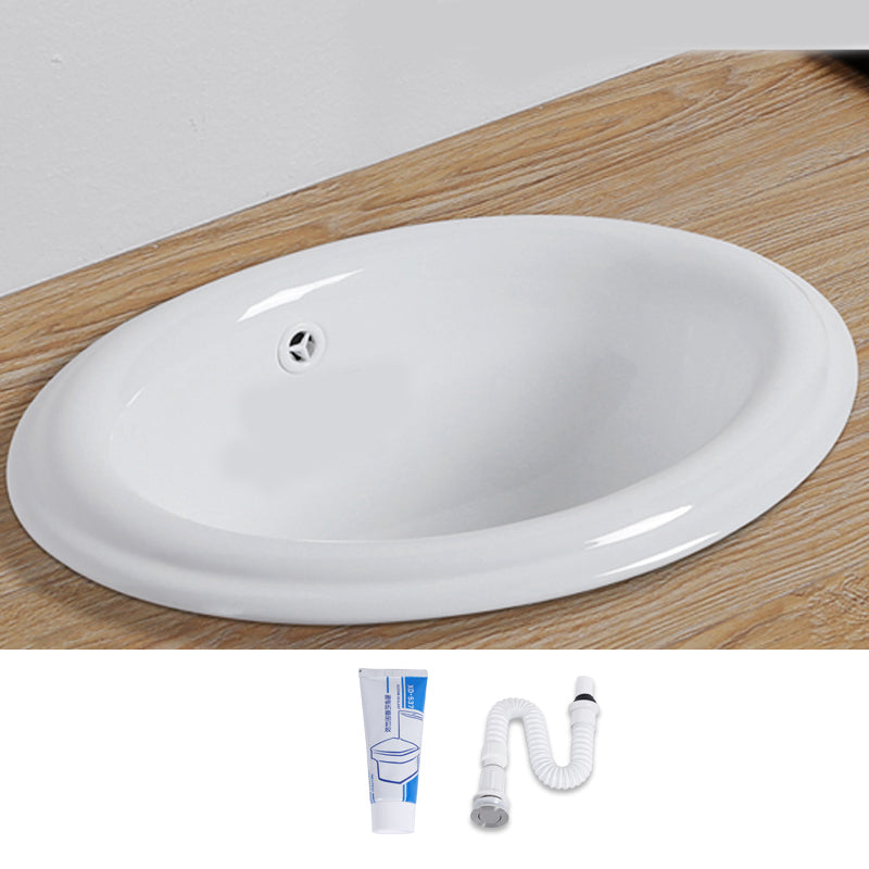 Modern Style Bathroom Sink Oval Porcelain Undermount Bathroom Sink 18"L x 14"W x 7"H Sink Clearhalo 'Bathroom Remodel & Bathroom Fixtures' 'Bathroom Sinks & Faucet Components' 'Bathroom Sinks' 'bathroom_sink' 'Home Improvement' 'home_improvement' 'home_improvement_bathroom_sink' 6914507