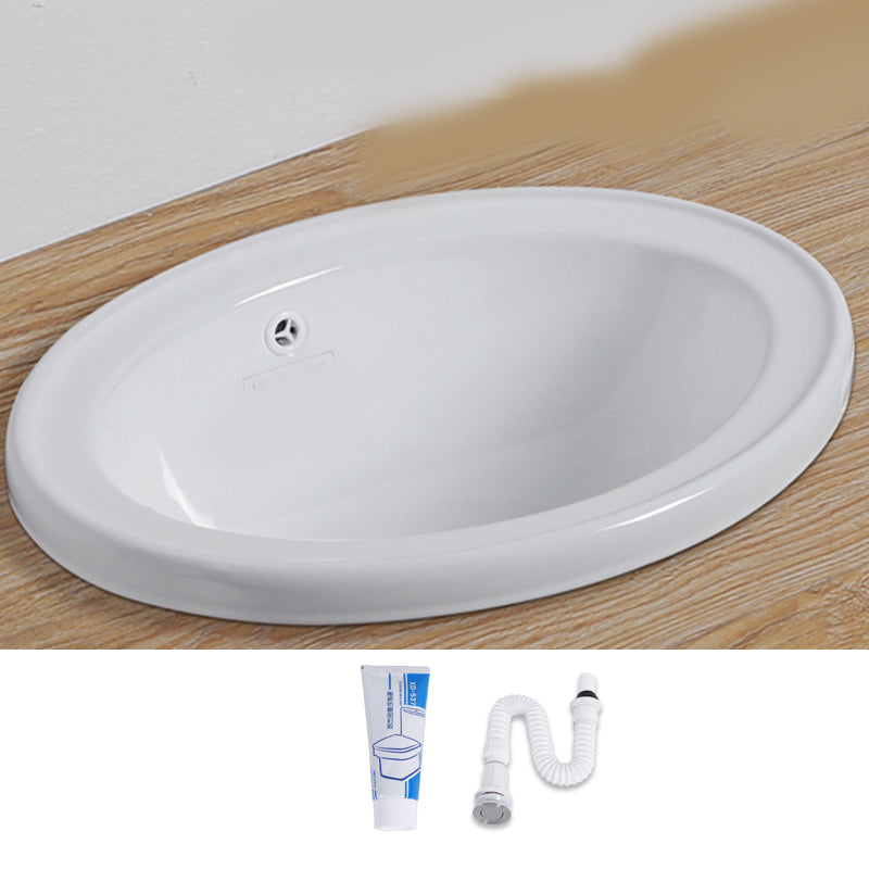 Modern Style Bathroom Sink Oval Porcelain Undermount Bathroom Sink 20"L x 15"W x 7"H Sink Clearhalo 'Bathroom Remodel & Bathroom Fixtures' 'Bathroom Sinks & Faucet Components' 'Bathroom Sinks' 'bathroom_sink' 'Home Improvement' 'home_improvement' 'home_improvement_bathroom_sink' 6914511