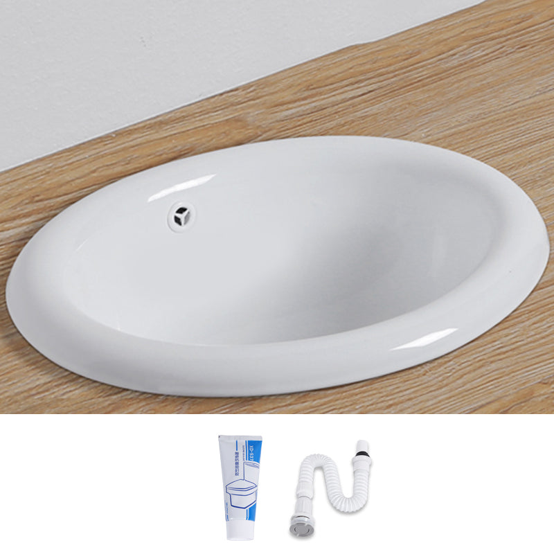 Modern Style Bathroom Sink Oval Porcelain Undermount Bathroom Sink 18"L x 15"W x 7"H Sink Clearhalo 'Bathroom Remodel & Bathroom Fixtures' 'Bathroom Sinks & Faucet Components' 'Bathroom Sinks' 'bathroom_sink' 'Home Improvement' 'home_improvement' 'home_improvement_bathroom_sink' 6914523