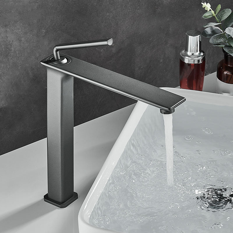 Modern Basin Lavatory Faucet Single Handle Low Arc Bathroom Faucet Clearhalo 'Bathroom Remodel & Bathroom Fixtures' 'Bathroom Sink Faucets' 'Bathroom Sinks & Faucet Components' 'bathroom_sink_faucets' 'Home Improvement' 'home_improvement' 'home_improvement_bathroom_sink_faucets' 6977709