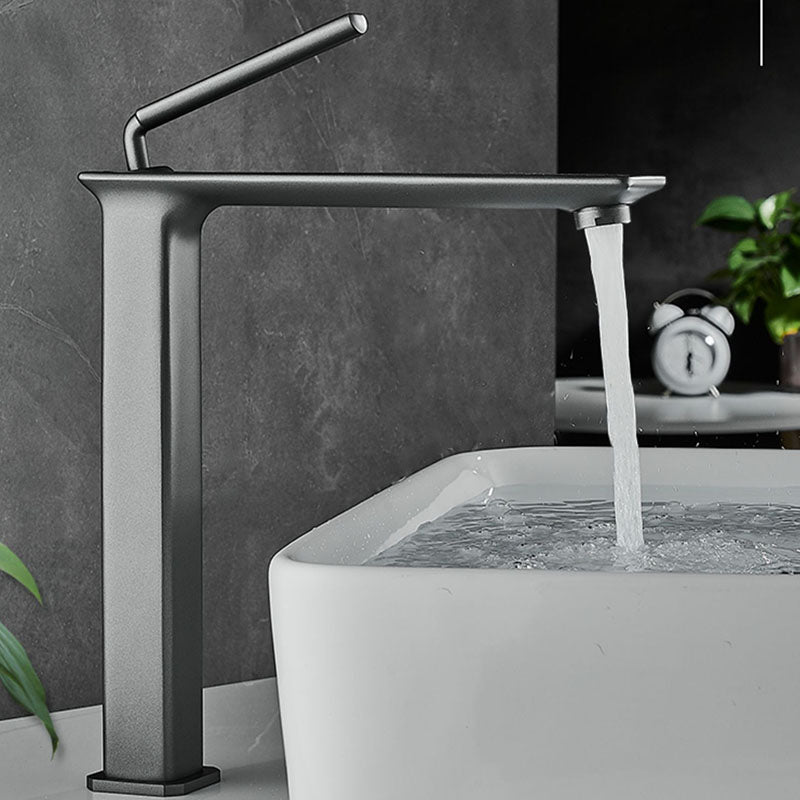 Modern Basin Lavatory Faucet Single Handle Low Arc Bathroom Faucet Clearhalo 'Bathroom Remodel & Bathroom Fixtures' 'Bathroom Sink Faucets' 'Bathroom Sinks & Faucet Components' 'bathroom_sink_faucets' 'Home Improvement' 'home_improvement' 'home_improvement_bathroom_sink_faucets' 6977715