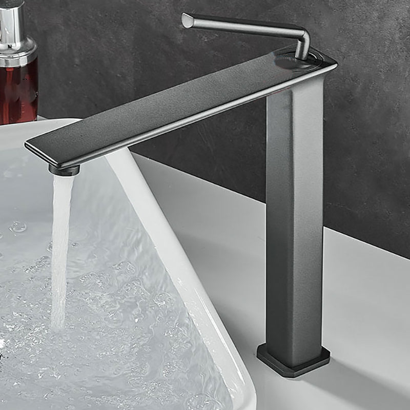 Modern Basin Lavatory Faucet Single Handle Low Arc Bathroom Faucet Clearhalo 'Bathroom Remodel & Bathroom Fixtures' 'Bathroom Sink Faucets' 'Bathroom Sinks & Faucet Components' 'bathroom_sink_faucets' 'Home Improvement' 'home_improvement' 'home_improvement_bathroom_sink_faucets' 6977719