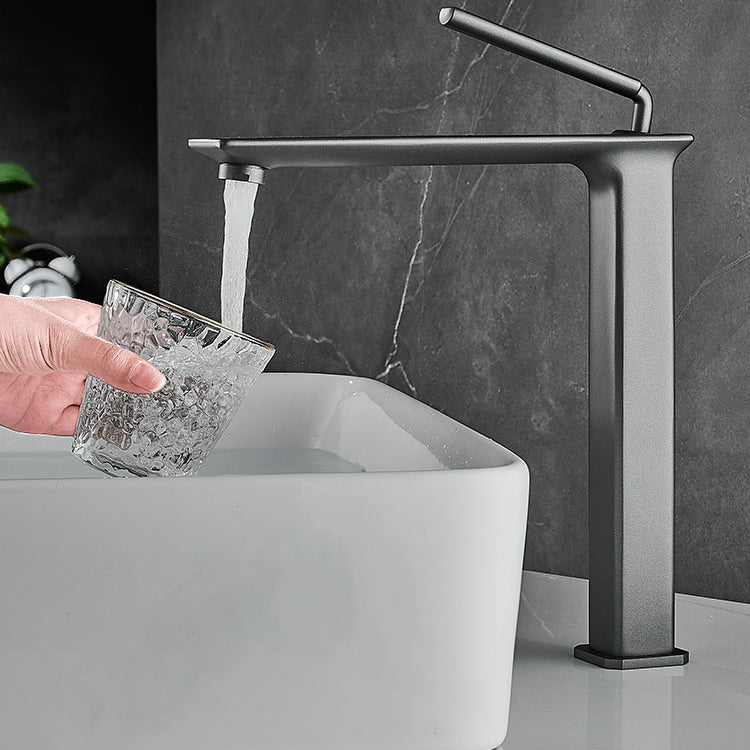 Modern Basin Lavatory Faucet Single Handle Low Arc Bathroom Faucet Clearhalo 'Bathroom Remodel & Bathroom Fixtures' 'Bathroom Sink Faucets' 'Bathroom Sinks & Faucet Components' 'bathroom_sink_faucets' 'Home Improvement' 'home_improvement' 'home_improvement_bathroom_sink_faucets' 6977721