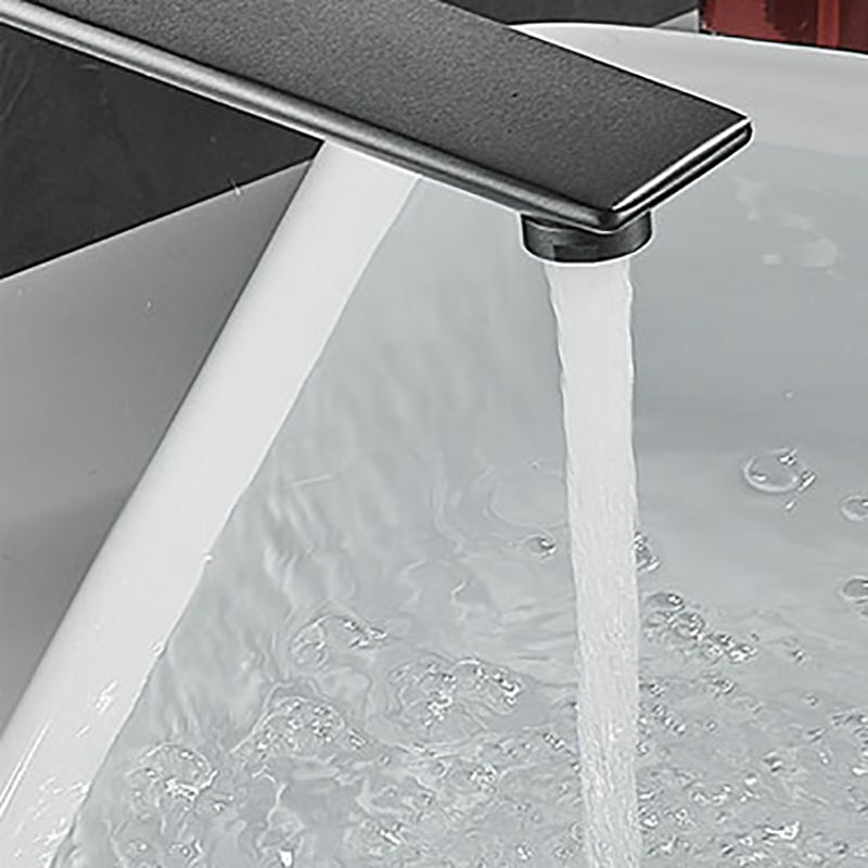 Modern Basin Lavatory Faucet Single Handle Low Arc Bathroom Faucet Clearhalo 'Bathroom Remodel & Bathroom Fixtures' 'Bathroom Sink Faucets' 'Bathroom Sinks & Faucet Components' 'bathroom_sink_faucets' 'Home Improvement' 'home_improvement' 'home_improvement_bathroom_sink_faucets' 6977724