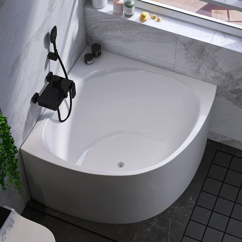 White Acrylic Corner Soaking Bath Modern Back to Wall Bathtub Clearhalo 'Bathroom Remodel & Bathroom Fixtures' 'Bathtubs' 'Home Improvement' 'home_improvement' 'home_improvement_bathtubs' 'Showers & Bathtubs' 6980855