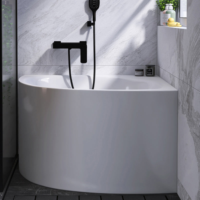 White Acrylic Corner Soaking Bath Modern Back to Wall Bathtub Clearhalo 'Bathroom Remodel & Bathroom Fixtures' 'Bathtubs' 'Home Improvement' 'home_improvement' 'home_improvement_bathtubs' 'Showers & Bathtubs' 6980856