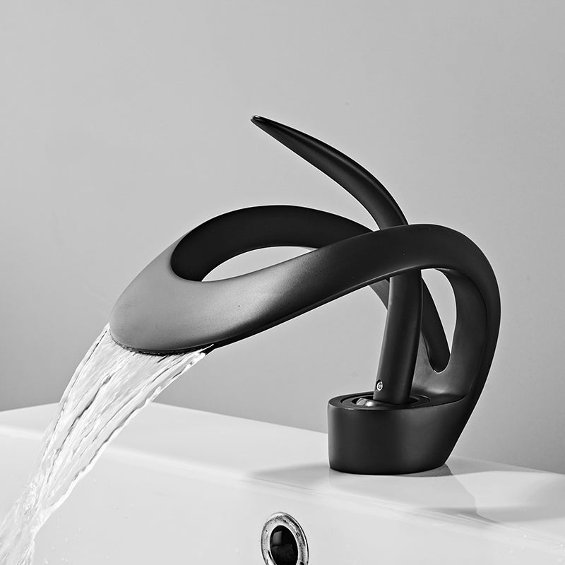 Unique Moedern Faucet Bathroom Lever Handle Waterfall Spout Faucet Negro Clearhalo 'bathroom_sink_faucets' 'Conjunta de Baño y Conjunta de Grifo' 'Coronamiento de Baño y Dispositivo de Baño' 'Grifo del lavabo del baño' 'Hogar' 'home_improvement' 'home_improvement_bathroom_sink_faucets' 'Mejoras para el hogar' 7010728