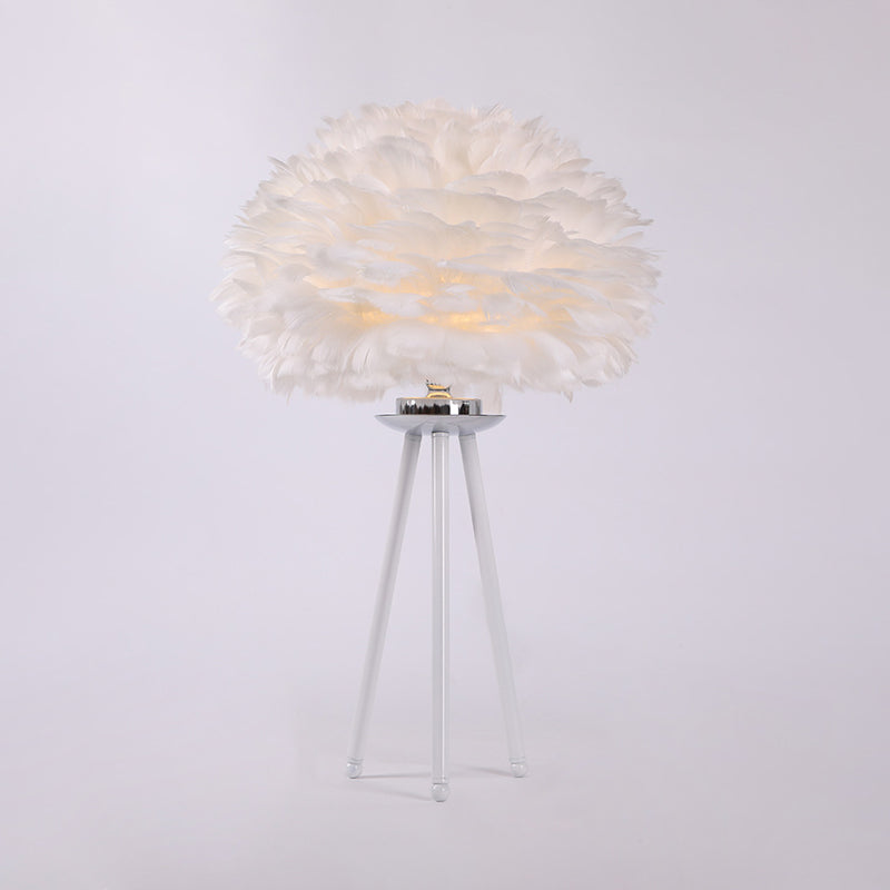 Modernist Feather Table Light Fabric 1-Light Bedside Nightstand Lamp in White with Tripod Base Clearhalo 'Lamps' 'Table Lamps' Lighting' 702953