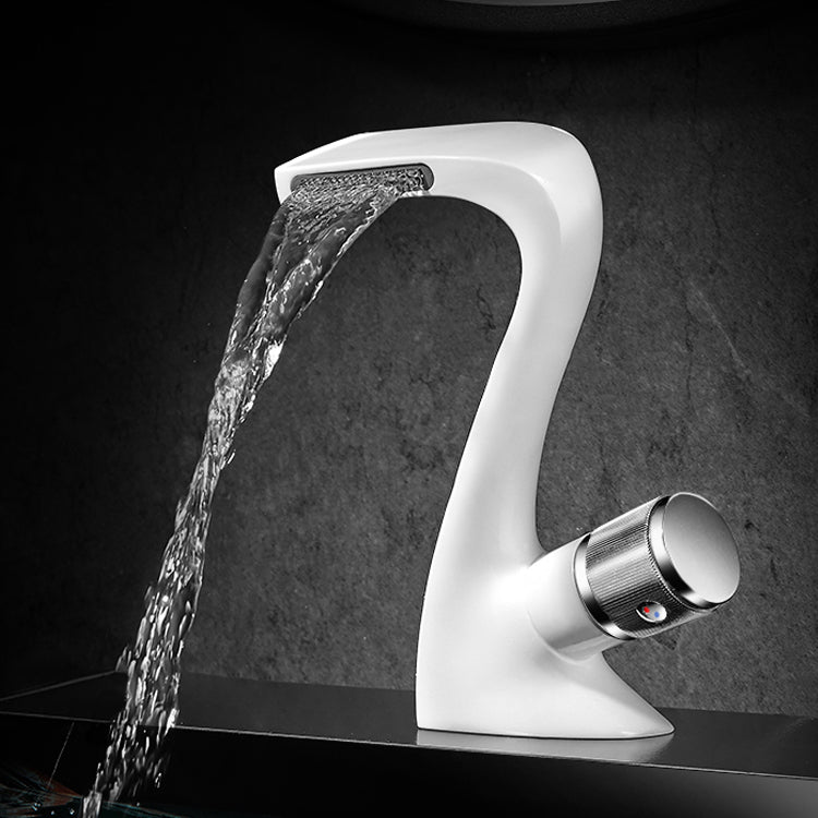 Modern Faucet Bathroom Knob Handle Single Hole Waterfall Spout Faucet Plata Clearhalo 'bathroom_sink_faucets' 'Conjunta de Baño y Conjunta de Grifo' 'Coronamiento de Baño y Dispositivo de Baño' 'Grifo del lavabo del baño' 'Hogar' 'home_improvement' 'home_improvement_bathroom_sink_faucets' 'Mejoras para el hogar' 7063007