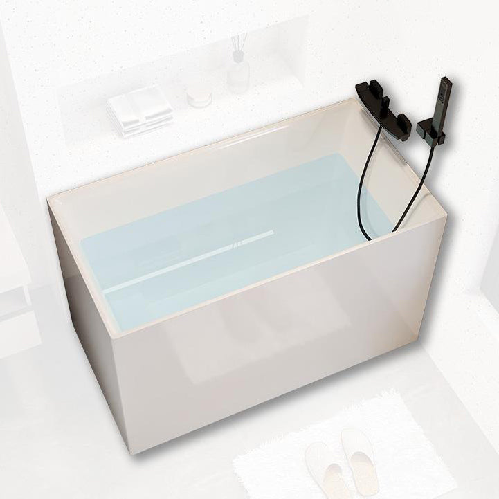 Modern Soaking Freestanding Bathtub White Acrylic Rectangular Bath Tub -  Clearhalo