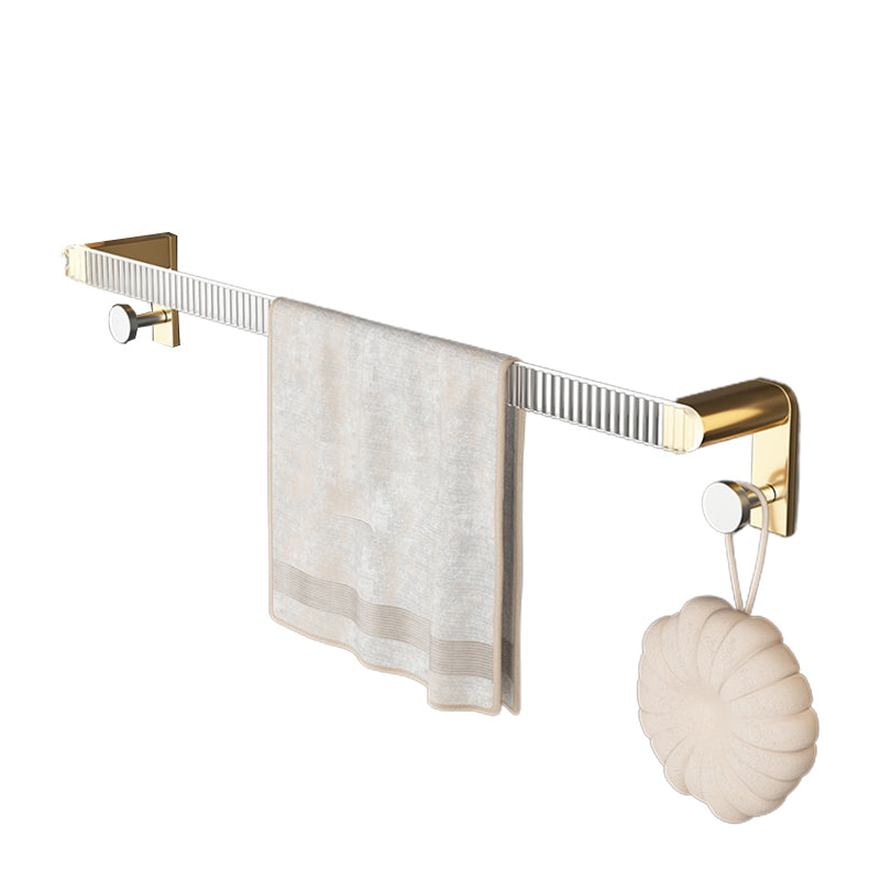 Metal and Acrylic Bathroom Accessory Set Transparent Bathroom Hardware Clearhalo 'Bathroom Hardware Sets' 'Bathroom Hardware' 'Bathroom Remodel & Bathroom Fixtures' 'bathroom_hardware_sets' 'Home Improvement' 'home_improvement' 'home_improvement_bathroom_hardware_sets' 7117171