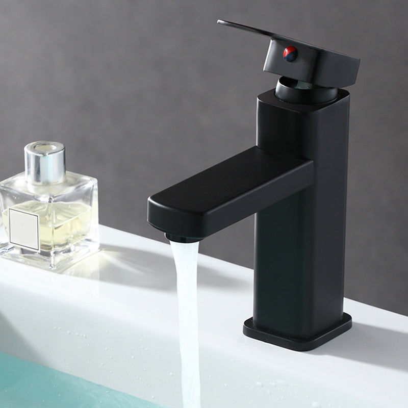 Vessel Sink Bathroom Faucet Lever Handle Low Arc Vessel Faucet Clearhalo 'Bathroom Remodel & Bathroom Fixtures' 'Bathroom Sink Faucets' 'Bathroom Sinks & Faucet Components' 'bathroom_sink_faucets' 'Home Improvement' 'home_improvement' 'home_improvement_bathroom_sink_faucets' 7147149