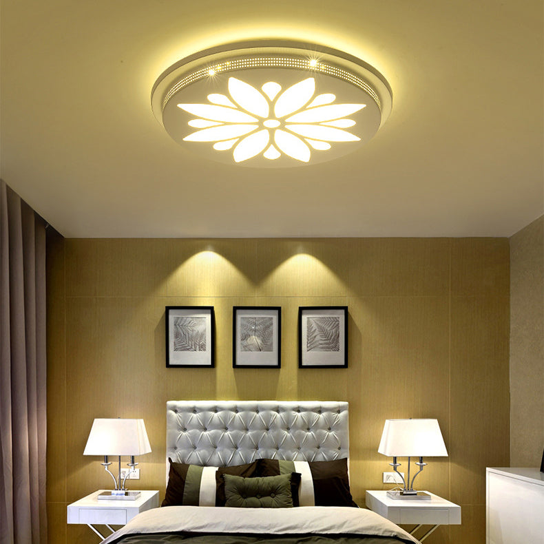 Acrylic Flower LED Flushmount Light Modern Pretty Ceiling Light in White for Dining Room Bedroom Clearhalo 'Ceiling Lights' 'Close To Ceiling Lights' 'Close to ceiling' 'Flush mount' Lighting' 71486