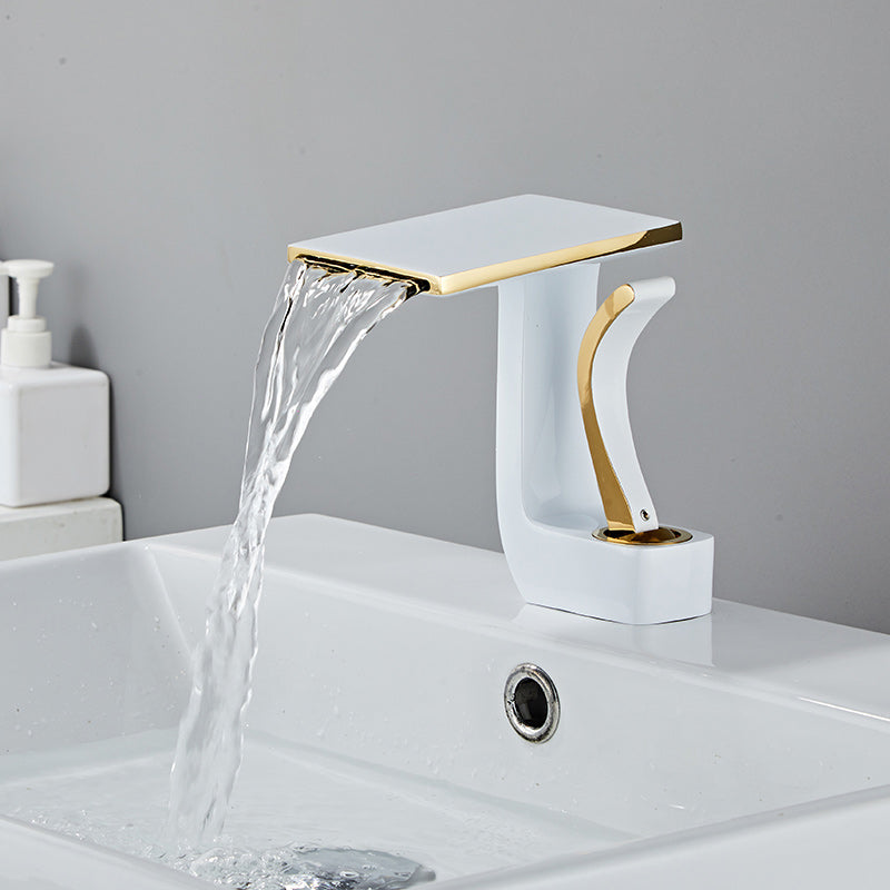 Luxury Single Handle Sink Faucet Bathroom Brass Centerset Faucet White-Gold Clearhalo 'Bathroom Remodel & Bathroom Fixtures' 'Bathroom Sink Faucets' 'Bathroom Sinks & Faucet Components' 'bathroom_sink_faucets' 'Home Improvement' 'home_improvement' 'home_improvement_bathroom_sink_faucets' 7164841