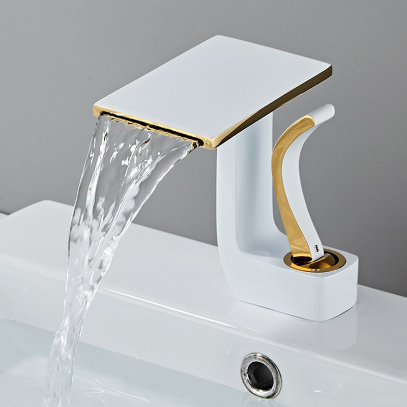 Luxury Single Handle Sink Faucet Bathroom Brass Centerset Faucet Clearhalo 'Bathroom Remodel & Bathroom Fixtures' 'Bathroom Sink Faucets' 'Bathroom Sinks & Faucet Components' 'bathroom_sink_faucets' 'Home Improvement' 'home_improvement' 'home_improvement_bathroom_sink_faucets' 7164842