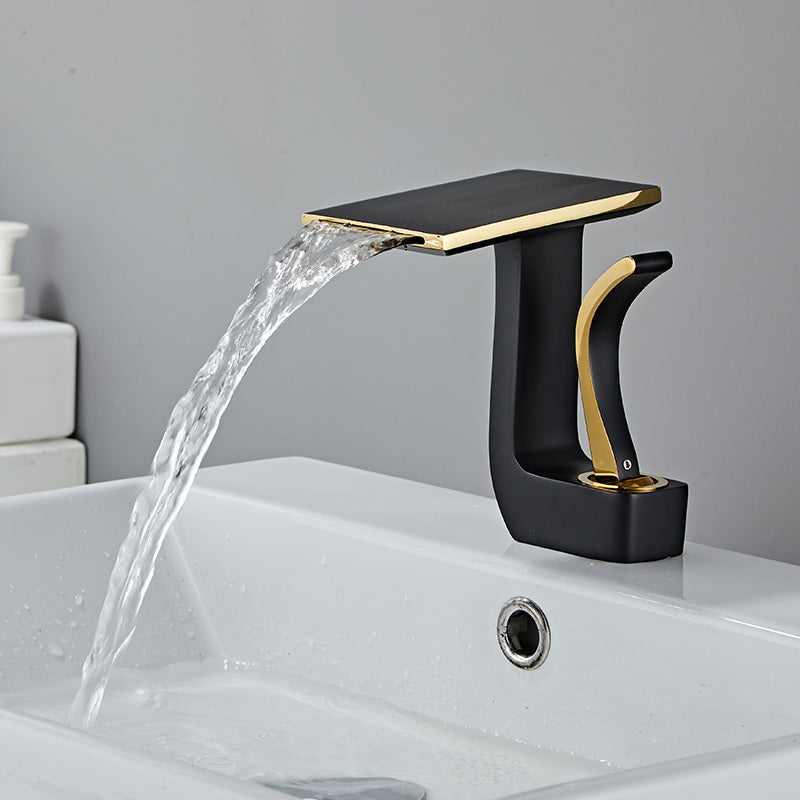 Luxury Single Handle Sink Faucet Bathroom Brass Centerset Faucet Black-Gold Clearhalo 'Bathroom Remodel & Bathroom Fixtures' 'Bathroom Sink Faucets' 'Bathroom Sinks & Faucet Components' 'bathroom_sink_faucets' 'Home Improvement' 'home_improvement' 'home_improvement_bathroom_sink_faucets' 7164843